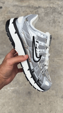 🌟¡Atrévete a brillar con Nike plateados!💫
💥Tu look + Nike plateados = combinación imparable💥