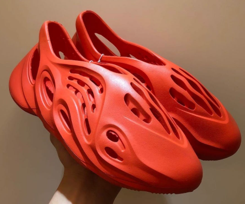 YEEZY FOAM RUNNER SNEAKER ONE COLOR!!!