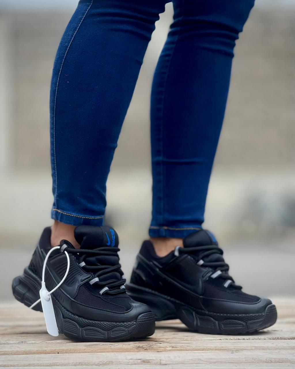 Tenis Nike® —Vomero 5 II!